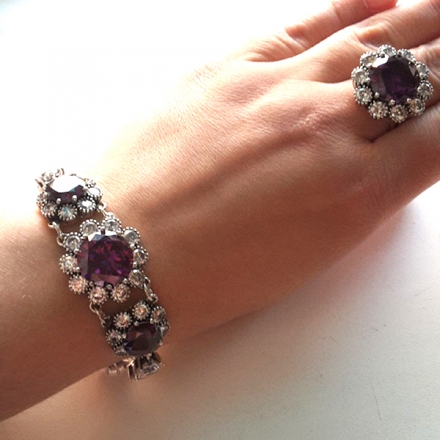 серебряное кольцо +с фиолетовым камнем