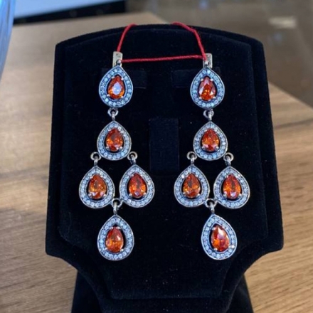 серебряные серьги камнями длинные
