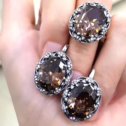 Серебряные серьги+ кольцо с зелеными камнями