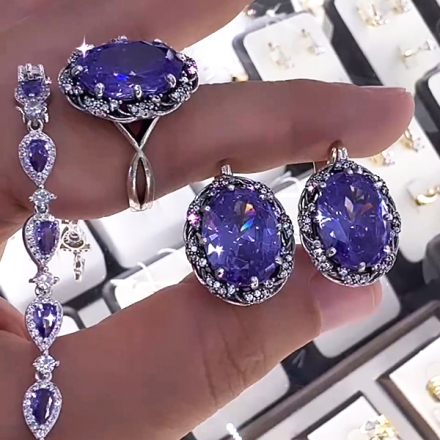 Серебряные серьги+ кольцо с зелеными камнями