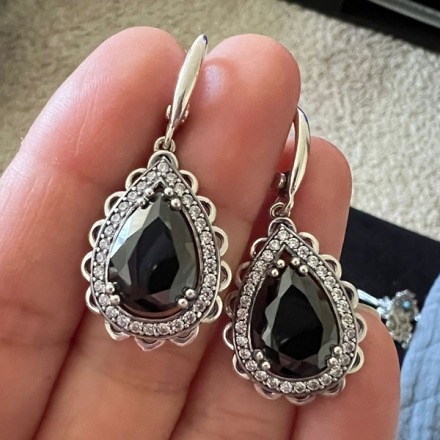 Серьги +кольцо с красными камнями