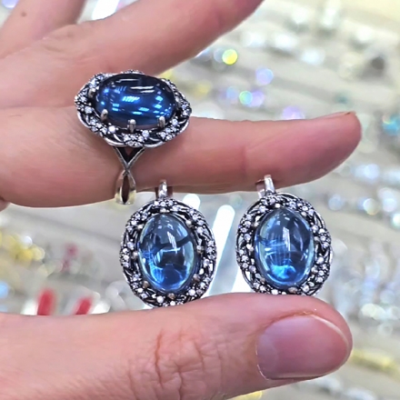 Серебряные серьги+ кольцо с зелеными камнями