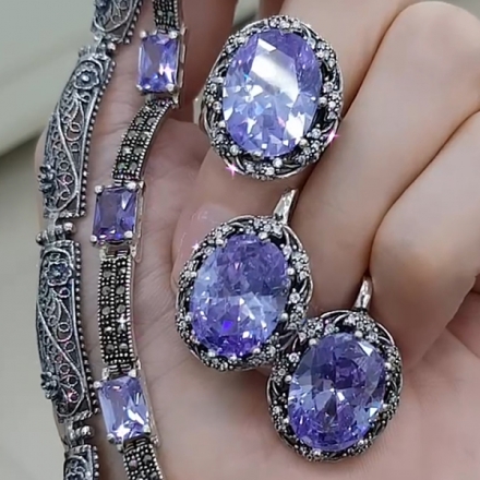 Серебряные серьги+ кольцо с зелеными камнями