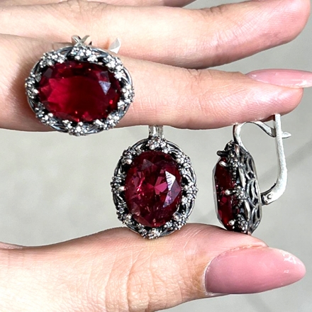 Серебряные серьги+ кольцо с зелеными камнями