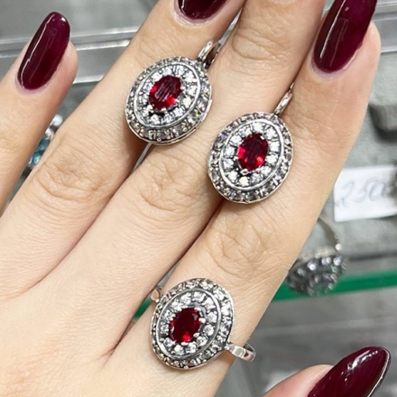 серебряные серьги кольца с камнями