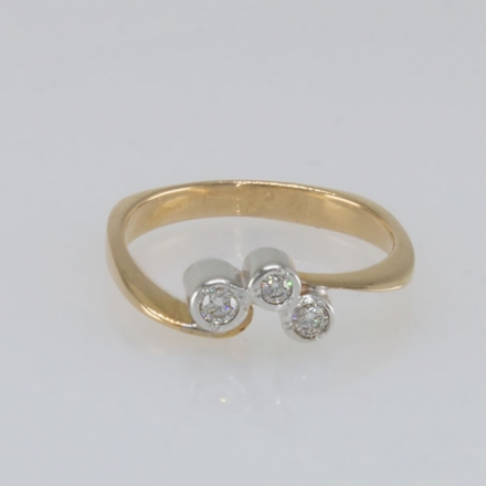 кольцо с бриллиантами  фото