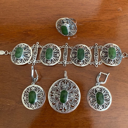 крупные серьги из серебра с натуральными камнями