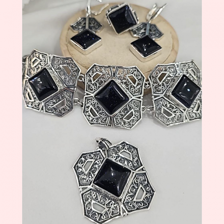 купить серебряные серьги +с крупным камнем