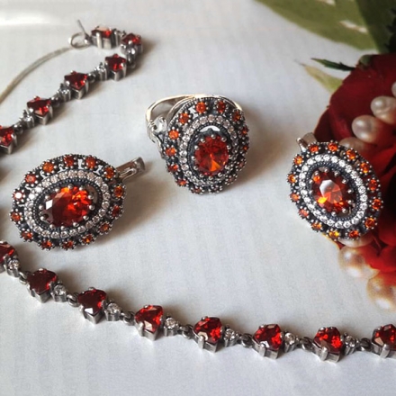 серебряные серьги с крупным камнем