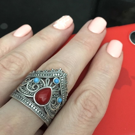серебряное кольцо с кораллом