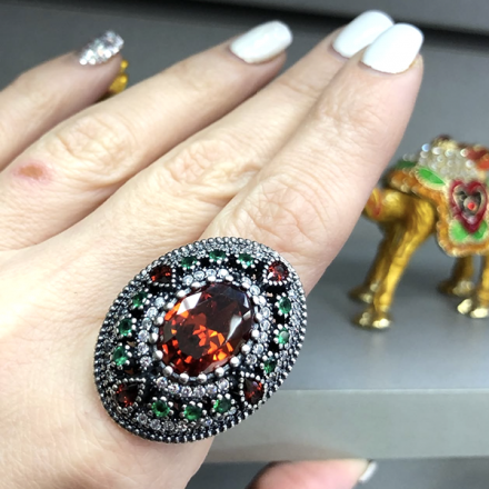 серебряные серьги с крупным камнем