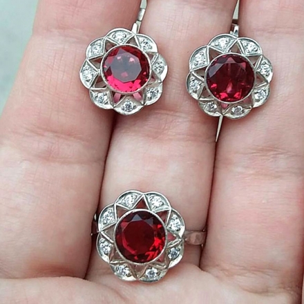 серьги с красными