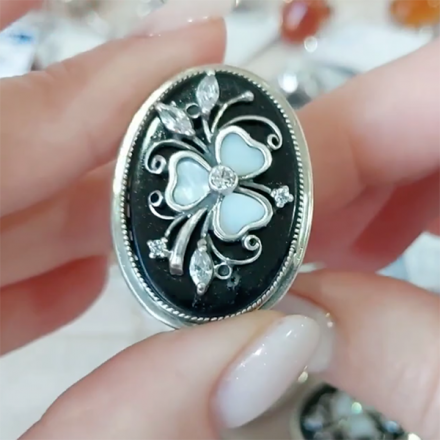 серебряные серьги с черным камнем