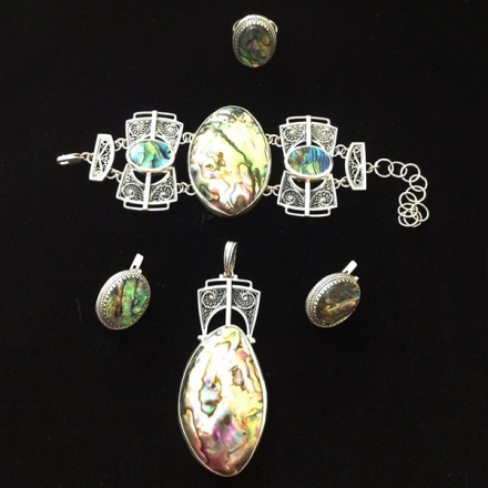 серебряные ювелирные украшения +с натуральными камнями