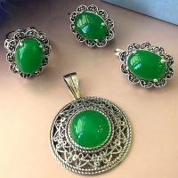 Серебряные серьги+ кольцо+ кулон с зеленым камнем
