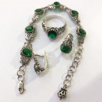 серебро +с зеленым камнем серьги +и кольцо