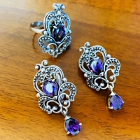 Комплект из серебра с фиолетовыми камнями