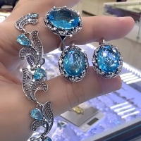  серьги +с зеленым 