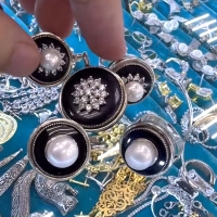 серьги с черным