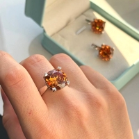 серебряные серьги с зеленым камнем