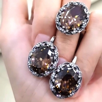 Серебряные серьги+ кольцо с зелеными камнями