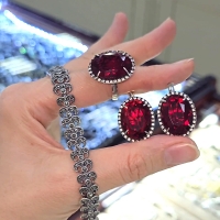 Серьги + кольцо с красными камнями