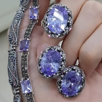 Серебряные серьги+ кольцо с зелеными камнями