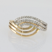 Кольцо из золота с россыпью  мелких бриллиантов