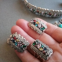 браслеты женские +на руку камни