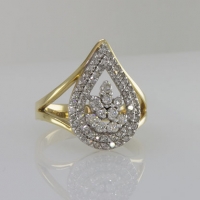 Кольцо с бриллиантами в виде капли