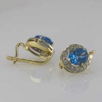 Золотые серьги с бриллиантами и голубым топазом