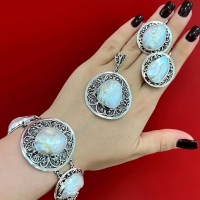 крупные серьги из серебра с натуральными камнями