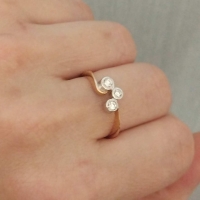 кольцо с тремя бриллиантами