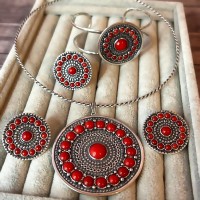 Украшения из серебра с кораллом