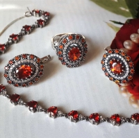 серебряные серьги с крупным камнем