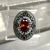 серебряные серьги с крупным камнем