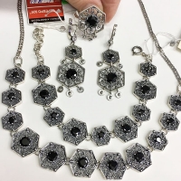 серьги серебряные длинные с камнем