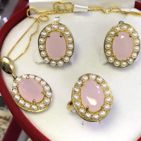 серьги с розовым камнем