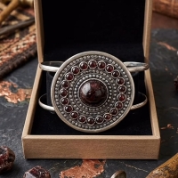 Украшения из серебра с кораллом