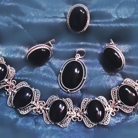 Серебряные украшения с черным  агатом