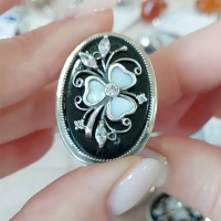серебряные серьги с черным камнем