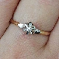 Недорогое кольцо с бриллиантом