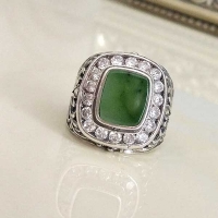 серебряное кольцо +с зеленым камнем