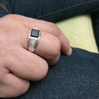 кольцо с черным агатом в серебре купить в москве