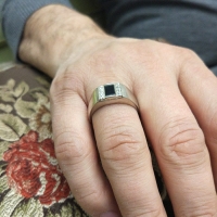 оникс  кольцо на руке