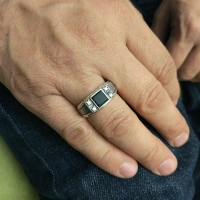серебряное кольцо +с черным камнем