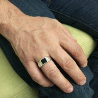мужской серебряный перстень с камнем фото