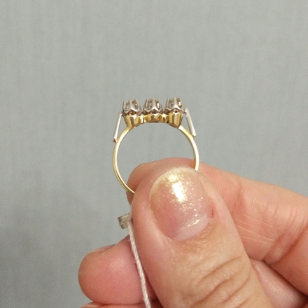 кольцо с тремя бриллиантами
