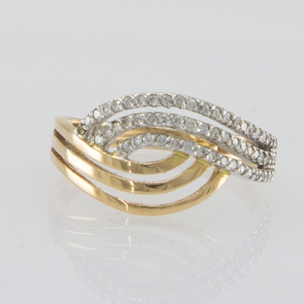 кольцо с мелкими бриллиантами