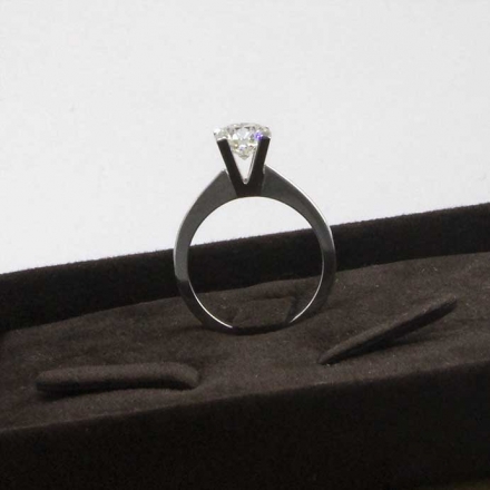  кольцо с крупным бриллиантом фото
